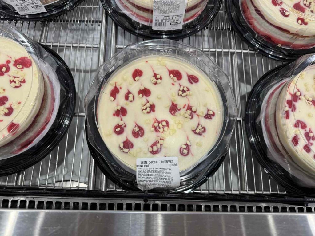 New! White Chocolate Raspberry Round Cake ที่ Costco - Big C ดนตรีไทย